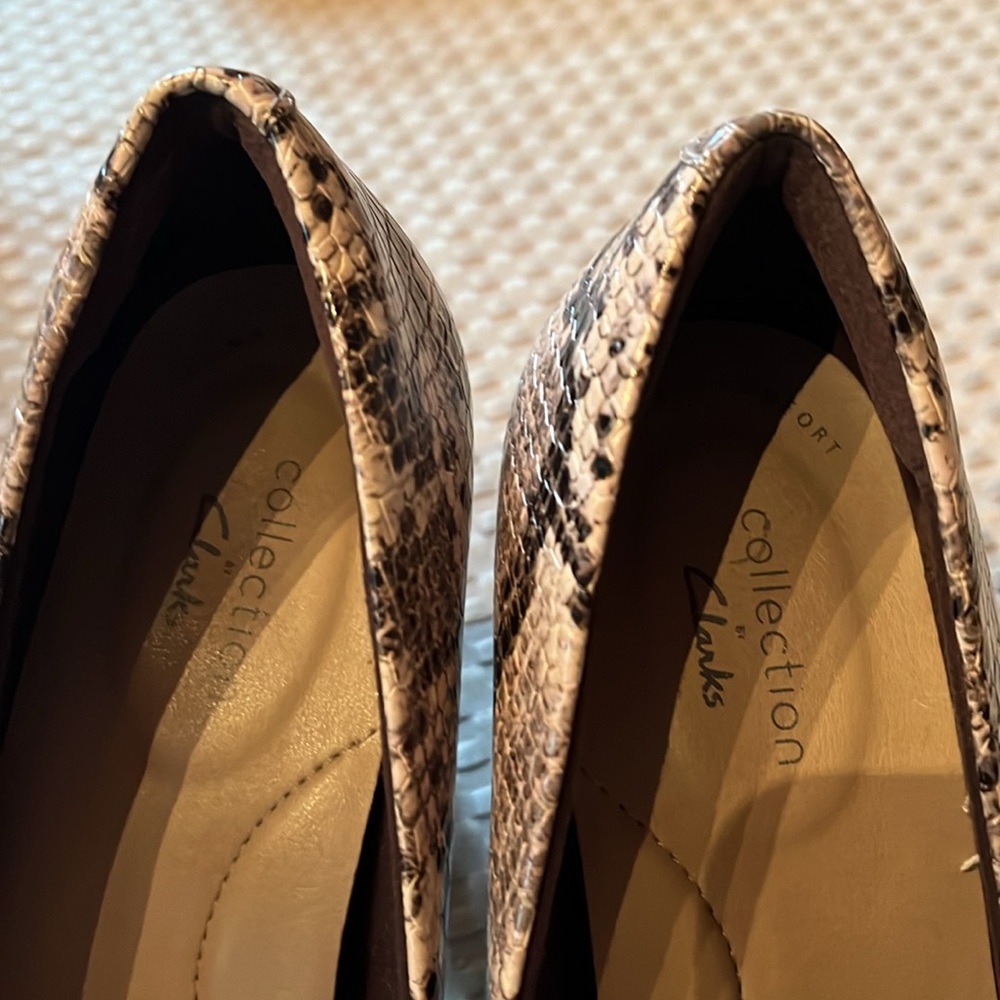 Women's Clarks Collection Adriel Viola Taupe Snake High Heels Comfort Fit VGC - Picture 4 of 5